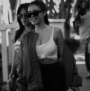 🚩 e1777a41 女性, サングラス, スタイル, ファッション telegram sticker