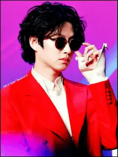 ➕ 6d9f554e TMS & T-Shirt - FaceMood.fr ใบหน้า, แฟชั่น, คน, ผู้ชาย, ภาพเหมือน, ชุดสูทสีแดง telegram sticker