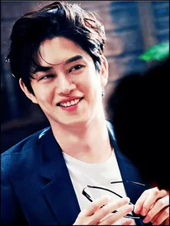 ➕ 959dc90c ผู้ชาย, ภาพเหมือน, ยิ้ม, สูท, แว่นตา, มีความสุข telegram sticker