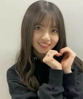 ❤️ cb0a6bb0 女人, 心, 手, 微笑, 肖像 telegram sticker