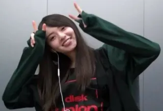 ✌️ cb661a01 和平标志, 女人, 微笑, 亚洲人, 快乐 telegram sticker