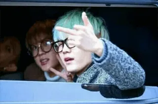 🖕 24268b2d 가운데 손가락, 모욕적인 제스처, 사람, 운전, 차, 청소년 telegram sticker