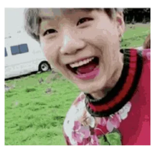 😆 de6a3d3b Suga 슈가, BTS, K팝, 가수, 아이돌, 미소 telegram sticker