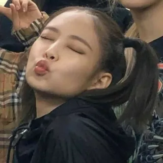 🤙 cc974f59 женщина, милый, губки бантиком, волосы, хвост, селфи whatsapp sticker