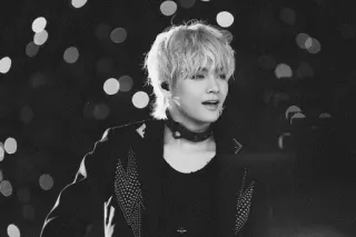 🦋 e6c8b80f V V, BTS, K-pop, singer, idol, black and white telegram sticker