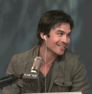 🌿 72dd2b9e ผู้ชาย, ไมโครโฟน, ยิ้ม, หูฟัง, ภาพเหมือน, นักแสดง telegram sticker