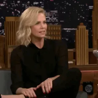 💣 80bab735 Charlize Theron, atriz, mulher, talk show, cabelo loiro, entrevista telegram sticker