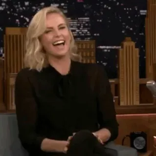 💣 d4251c2c mulher, rindo, talk show, loira, atriz telegram sticker