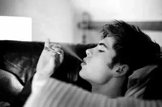 🚬 f5f89265 merokok, rokok, pria muda, ganja, tembakau telegram sticker