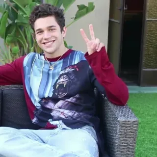 ⛓ 2602c6e0 pria, simbol perdamaian, tersenyum, rambut keriting, duduk, kasual, luar ruangan telegram sticker