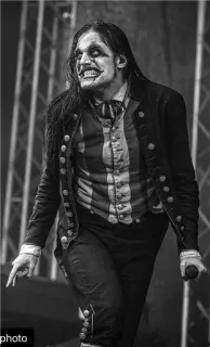 😁 93627c54 zwart-wit, zanger, optreden, muzikant, entertainment telegram sticker