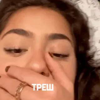 🤭 b9aa951e ТРЕШ mujer, cara, expresión, texto ruso whatsapp sticker