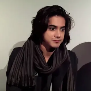 🌶 cccb7e98 男人, 围巾, 肖像, 人, 长发 telegram sticker