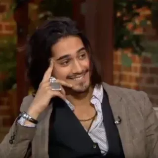 🌶 e9b42ebc 男人, 肖像, 微笑, 时尚, 演员 telegram sticker