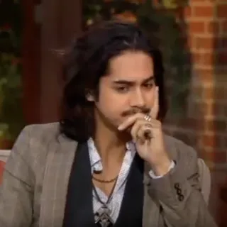 🌶 f8f9dc11 男人, 思考, 西装, 肖像, 沉思 telegram sticker