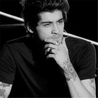 ▪️ ffec5330 Zayn Malik cantante, celebridad, retrato, persona, hombre, tatuaje, mano, pensando telegram sticker