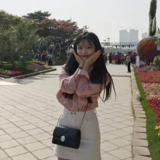 ❤️ e8712956 wanita, gadis, asia, potret, luar ruangan, senyum, imut, mode telegram sticker