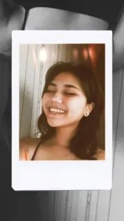 😁 94f04931 wanita, potret, tersenyum, orang, foto, dalam ruangan telegram sticker