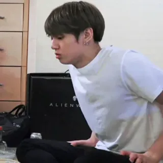 🧩 b19a5e2e ALIENWARE person, man, indoor, t-shirt telegram sticker