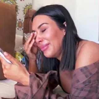 🍼 fef6e5d5 Kim Kardashian beroemdheid, huilen, verdrietig, reality tv, emotioneel, meme telegram sticker