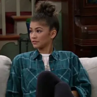 🍼 ffdb5178 Zendaya vrouw, persoon, actrice, beroemdheid, portret, zittend, bank telegram sticker