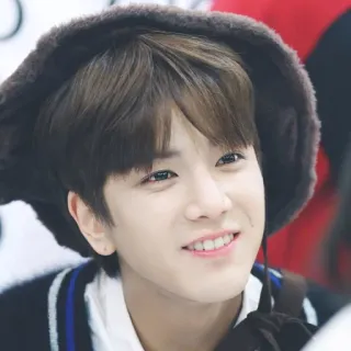 😄 5dbf209a เด็กผู้ชาย, คน, หมวก, ภาพเหมือน, ยิ้ม telegram sticker