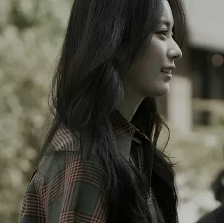 🌚 41cfa0b7 woman, portrait, outdoors, hair, plaid shirt telegram sticker