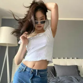 🧁 99dc1370 phụ nữ, tạo dáng, quần jean, áo top, kính râm, thời trang, cô gái telegram sticker
