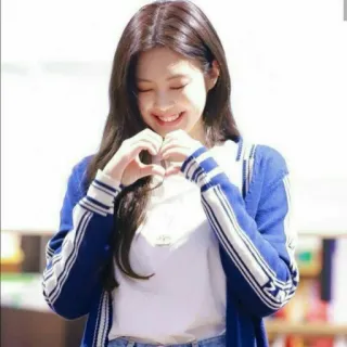 🧁 c2636a4b phụ nữ, trái tim, tình yêu, kpop, áo cardigan, nụ cười telegram sticker
