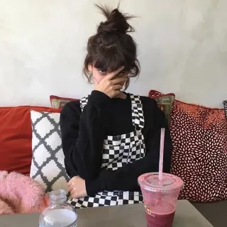 ✨ ddd6a2ad femme, intérieur, fille, assise, table, boisson telegram sticker