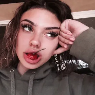 ✨ f0126e52 femme, portrait, cerise, lèvres, fille, visage, maquillage telegram sticker