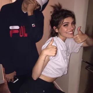 ✨ f63eef09 personnes, pouce levé, amis, pose, intérieur, joyeux telegram sticker