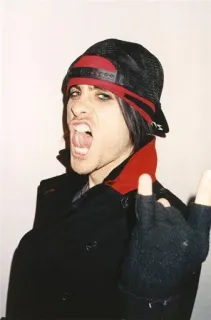 🤘 0436153e นิ้วกลาง, ท่าทางหยาบคาย, นักร้อง, ผู้ชาย, ภาพเหมือน telegram sticker