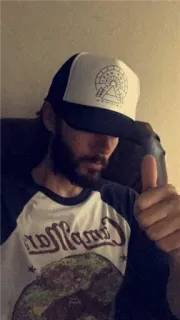 👍 2340248e Campfire กองไฟ, หมวก, ยกนิ้วโป้ง, ผู้ชาย telegram sticker