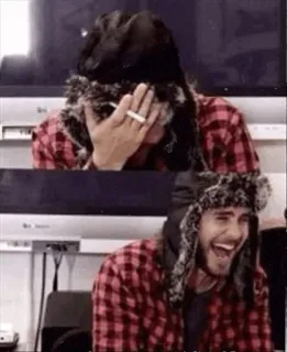 😂 d65f0f4d คน, หัวเราะ, หมวก, ลายสก๊อต, ในร่ม, อารมณ์ telegram sticker