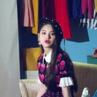 🤪 bd5d0674 woman, dress, pearl beret, fashion, portrait telegram sticker