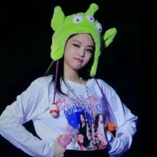 🐤 c3e1ce2e wanita, topi, orang, senyum, mode, pakaian telegram sticker