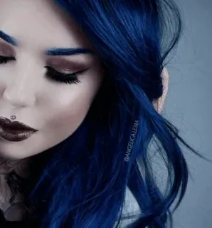 🗝 5b8f9c04 vrouw, blauw haar, make-up, portret, schoonheid telegram sticker