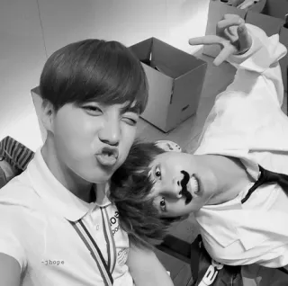 💱 1e33b1d6 J-Hope -jhope J-Hope, BTS, Selfie, Koreański Pop, Wąsy, Znak Pokoju, K-Pop telegram sticker