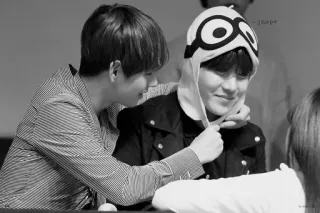 💱 8f64518f -Jhope ludzie, mężczyzna, kapelusz, portret, monochromatyczny telegram sticker