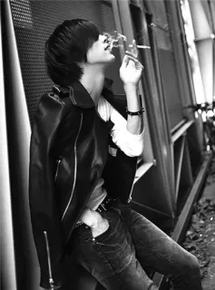 ☠ 22412a66 Rauchen, Zigarette, Mann, Lederjacke, Schwarzweiß, Mode whatsapp sticker