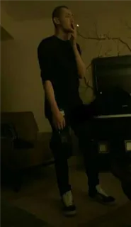 ☠ 2a579ea9 Mann, Zigarette, Rauchen, Sitzend, Innen whatsapp sticker