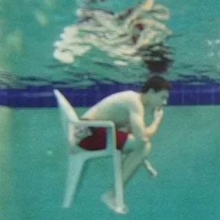 🤔 533d81e0 unterwasser, pool, denken, stuhl, mann, schwimmen, wasser, nachdenken telegram sticker