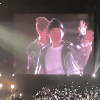 🧷 4bd337d5 person, stage, performance, audience, lights telegram sticker