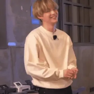 🫐 aeea6acb person, smiling, k-pop, male, blond hair telegram sticker