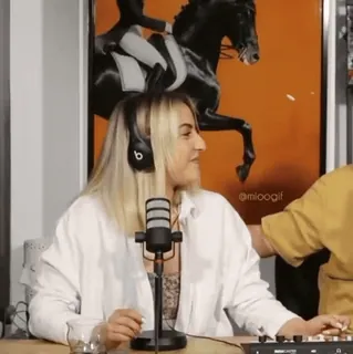 〰 85348ed6 @mioogif telegram sticker