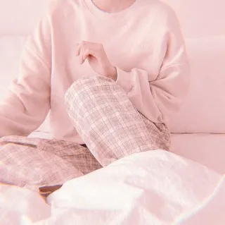 🍼 cf0e56d2 pijama, quarto, casual, sentado, relaxando telegram sticker