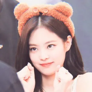 🌿 cdc76d1a mulher, retrato, tiara, interior, close-up, sorriso whatsapp sticker