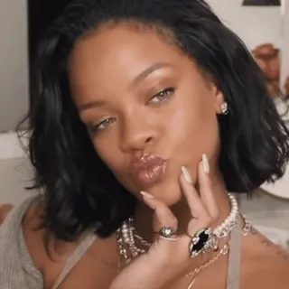 😚 1073f29e Rihanna Рианна, певица, знаменитость, портрет, поцелуй, украшения telegram sticker