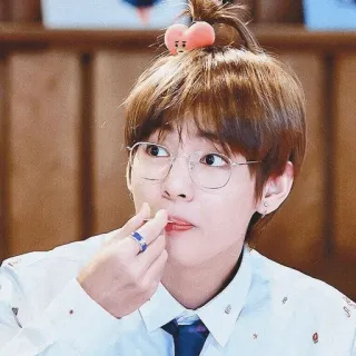 😐 cc43b8f3 V BTS, K-Pop, 歌手, 名人, 韩国, 偶像, V telegram sticker